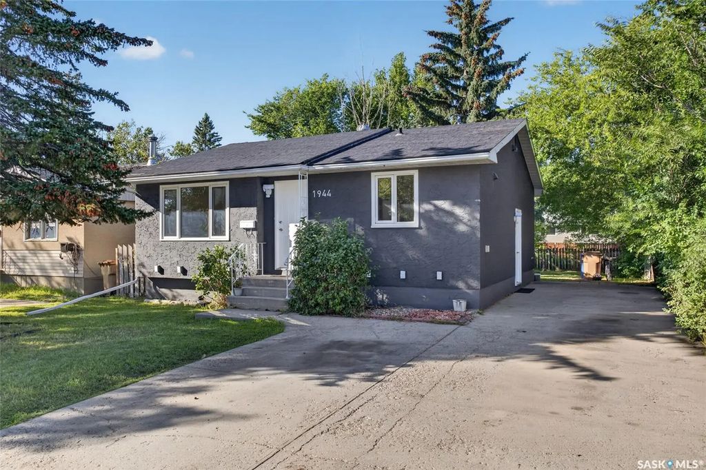 1944 Dewdney Avenue, Regina