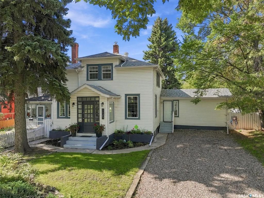 1121 B Avenue N, Saskatoon