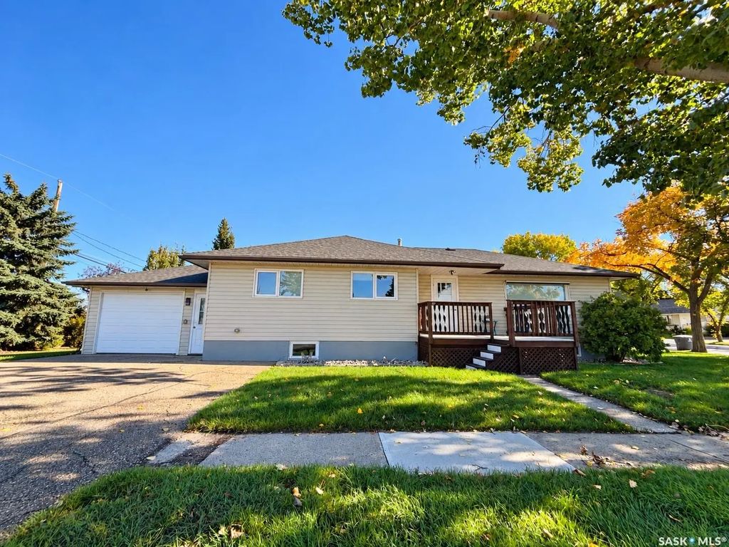418 4th Avenue W, Kindersley