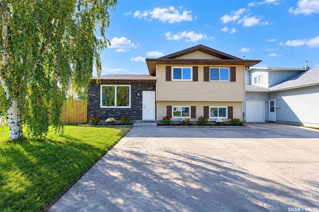 734 Sherry Way, Saskatoon
