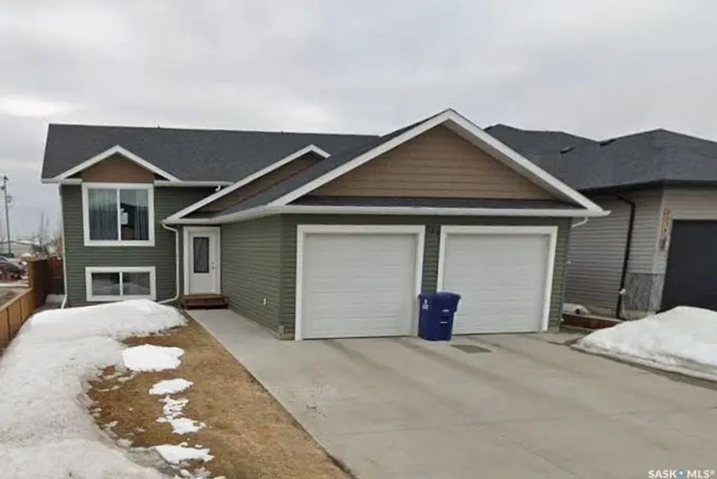 301 Haichert Street W, Warman