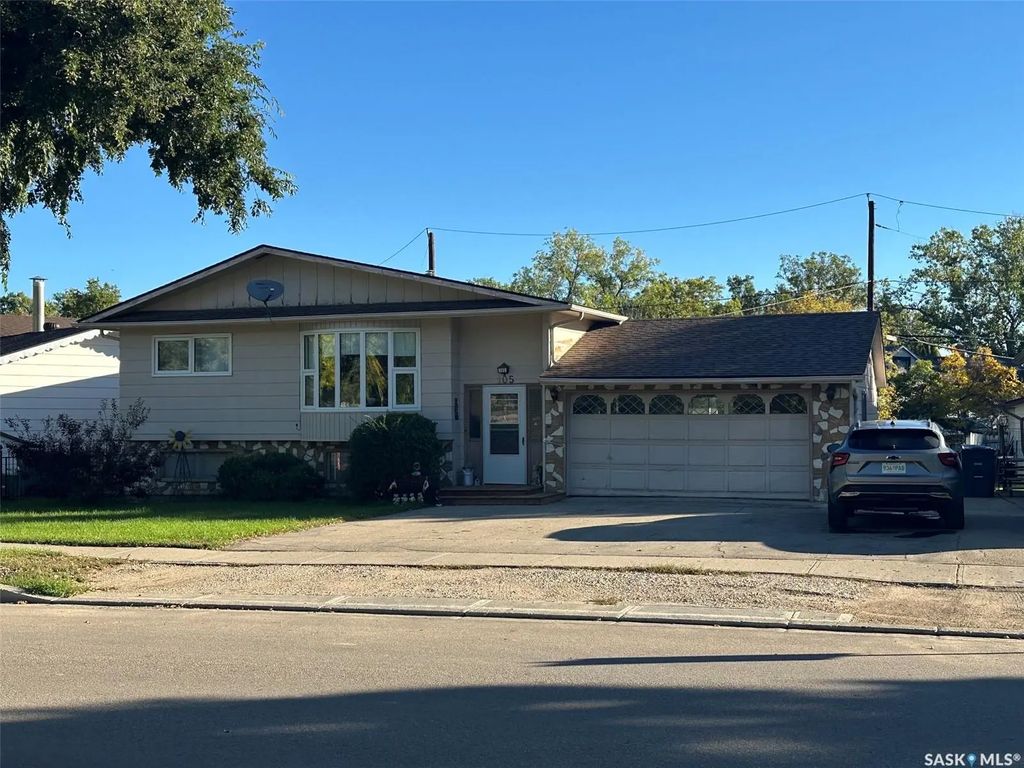 105 Empire Road, Assiniboia