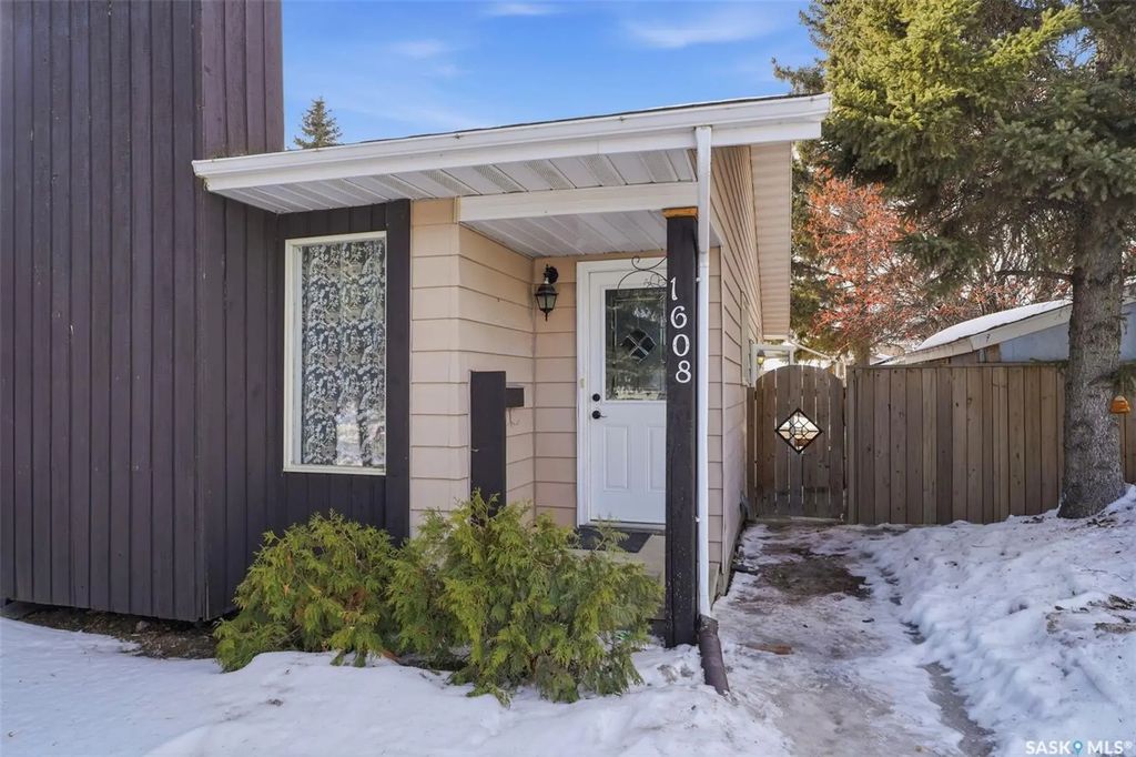 1608 Vickies Avenue, Saskatoon