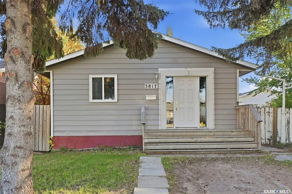 3817 Diefenbaker Drive, Saskatoon
