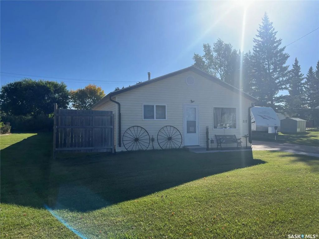 217 Broadway Street, Foam Lake