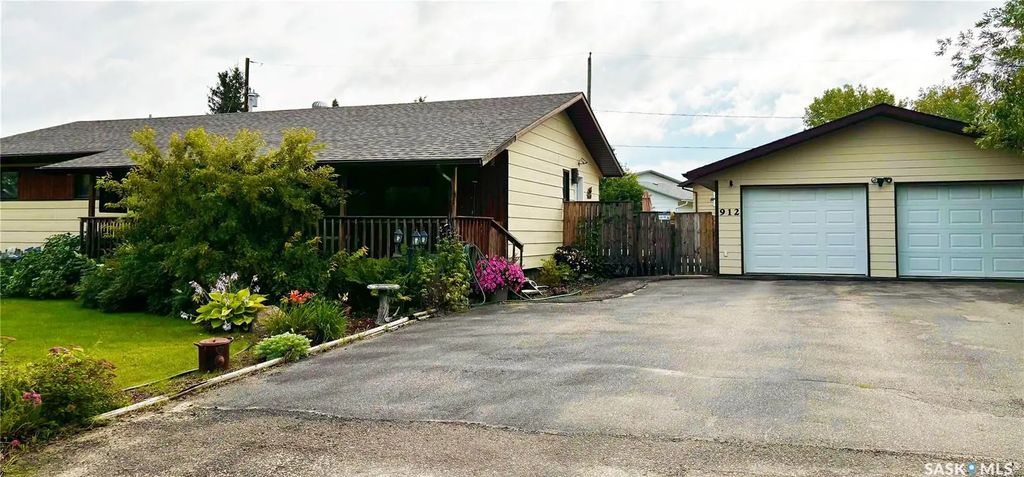 912 Railway Avenue, Loon Lake