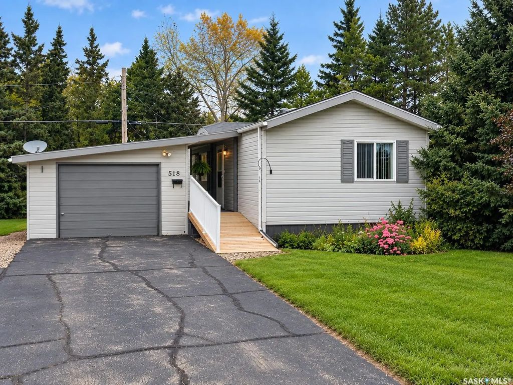 518 March Avenue E, Langenburg