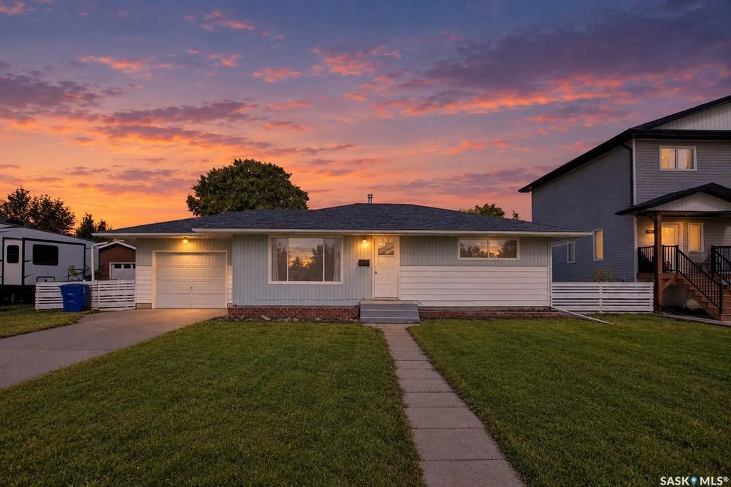216 Main Street, Warman