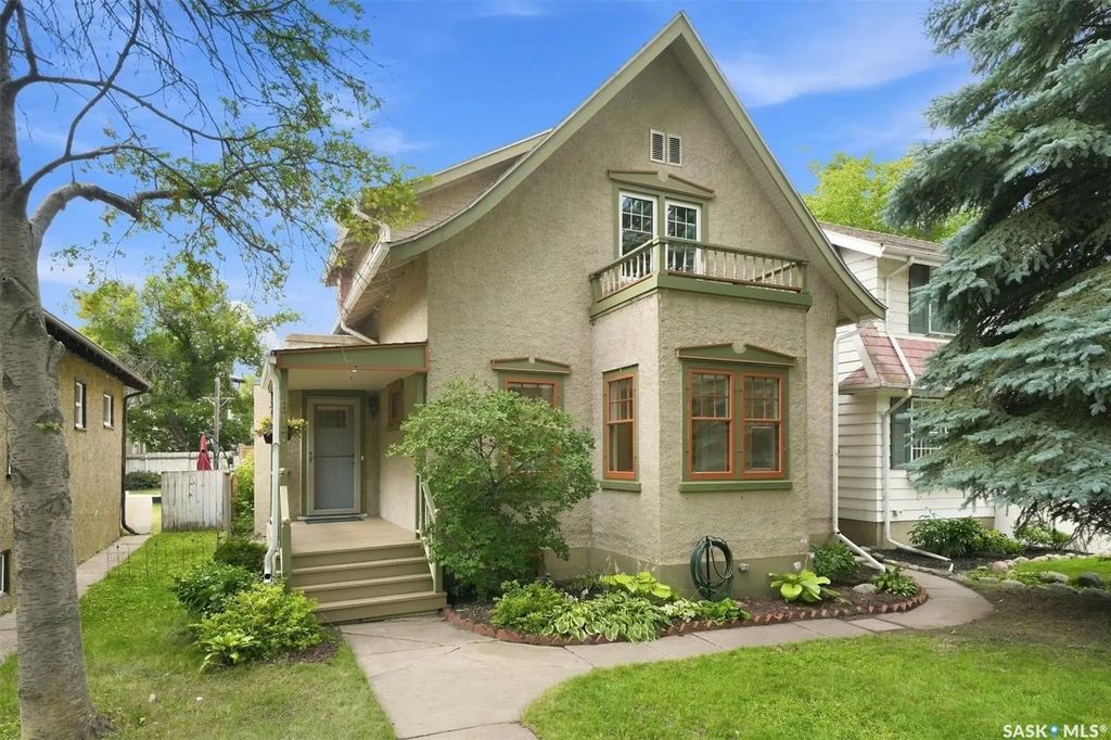 617 7th Avenue N, Saskatoon