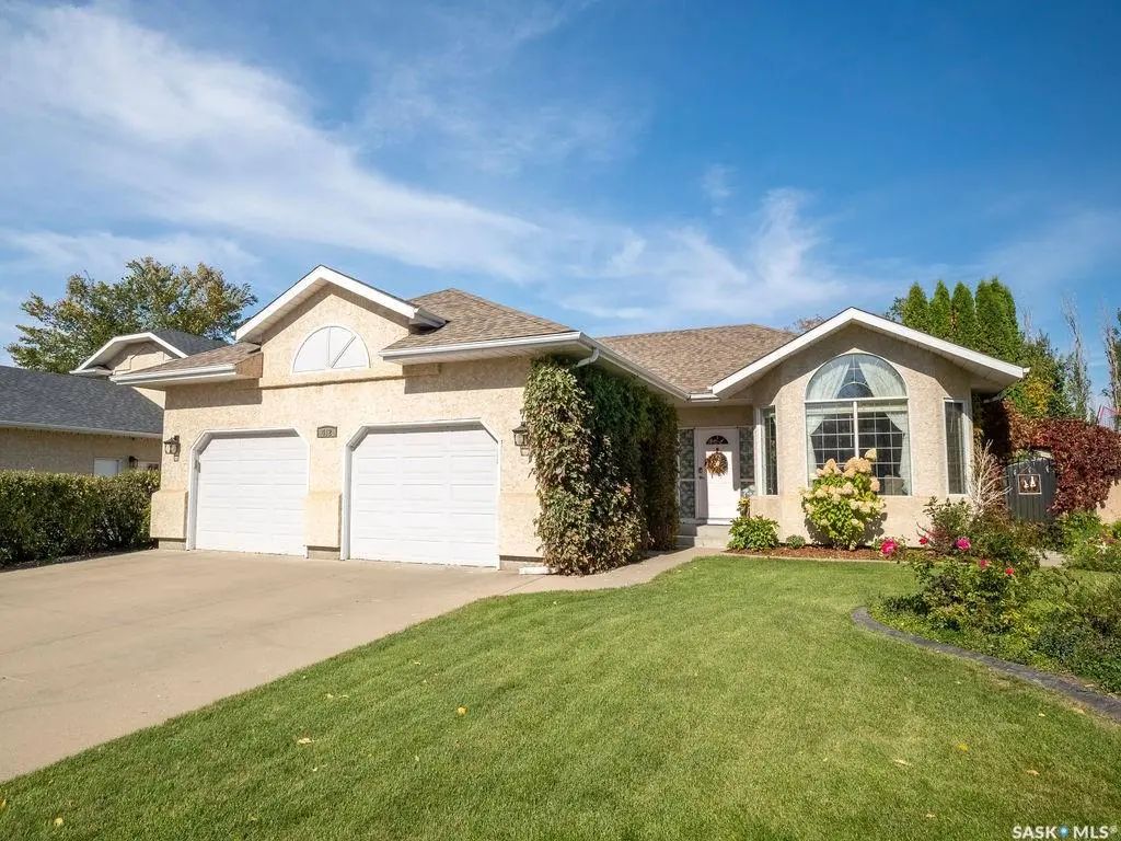 412 4th Street E, Warman
