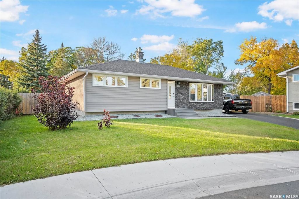 16 Lipton Place, Regina