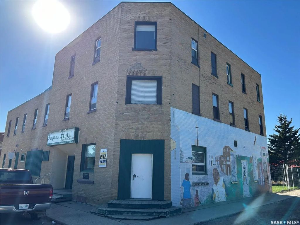 102 Main Street, Lipton
