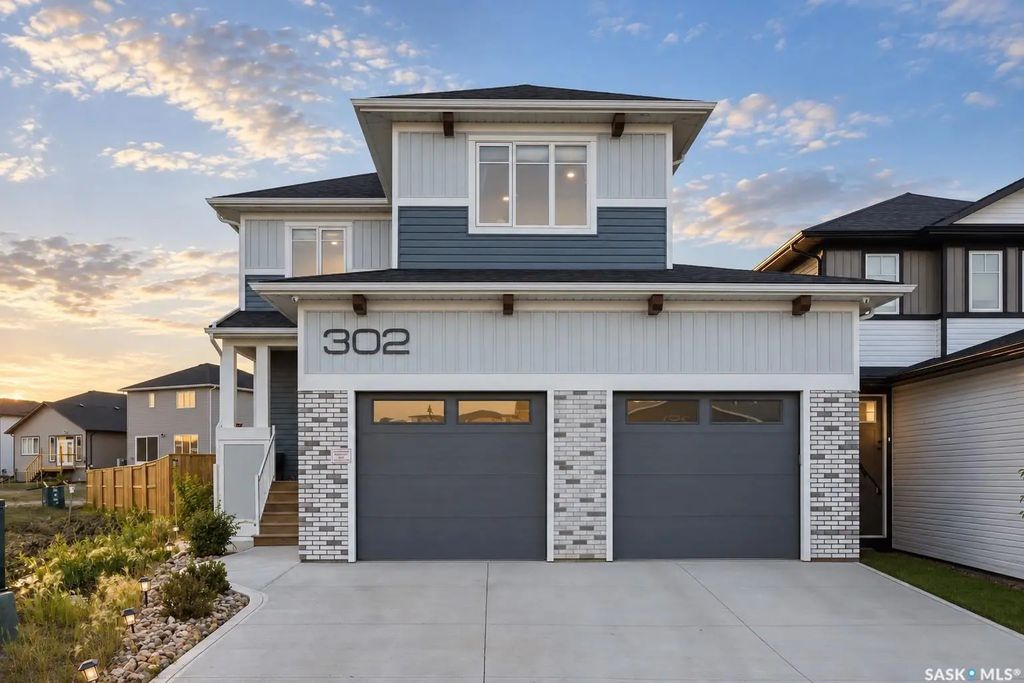 302 Chelsom Manor, Saskatoon