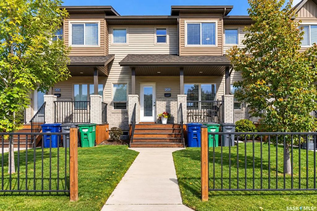 202 Maningas Bend, Saskatoon