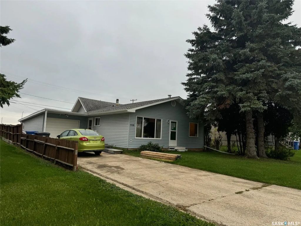 359 2nd Avenue E, Melville