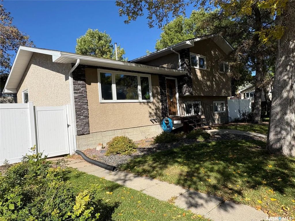 147 Fuhrmann Cres, Regina