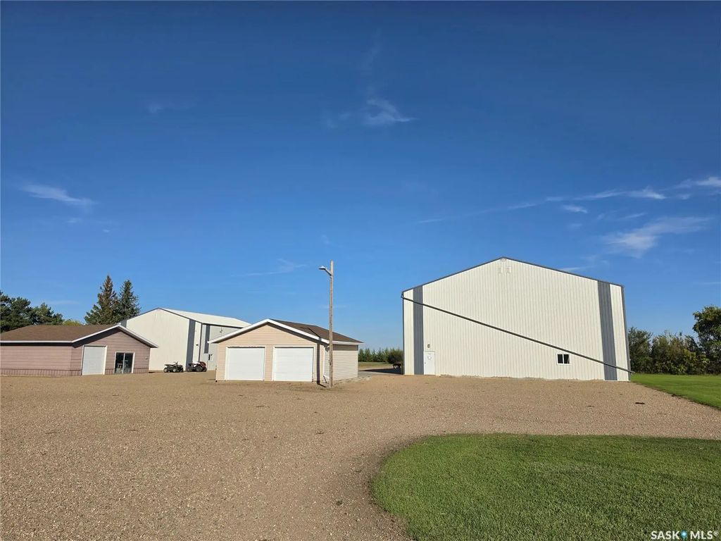 Lake Acreage, Round Valley Rm No. 410