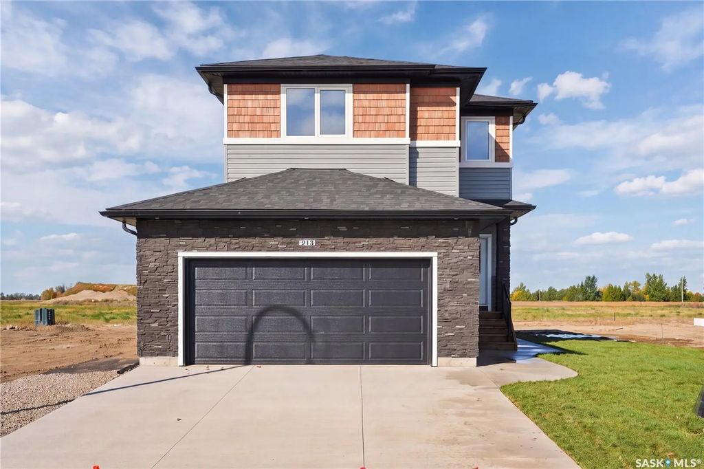 213 Veterans Drive, Warman