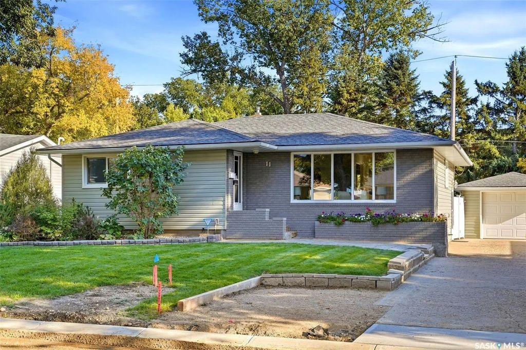 11 Dolphin Bay, Regina