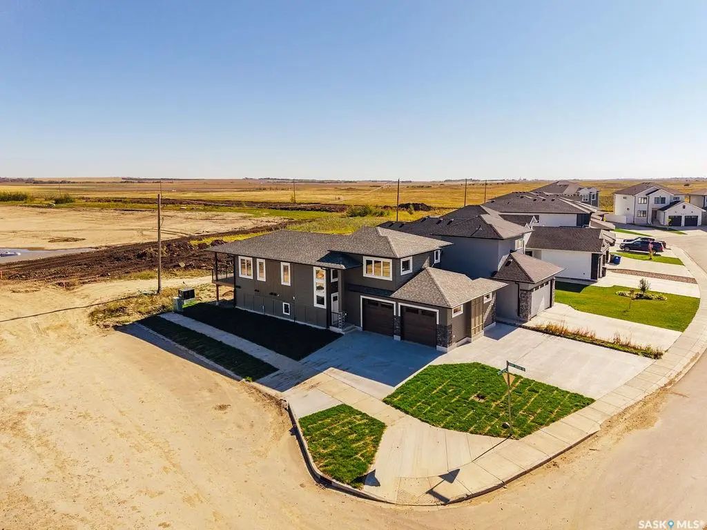 492 Woolf Bend, Saskatoon