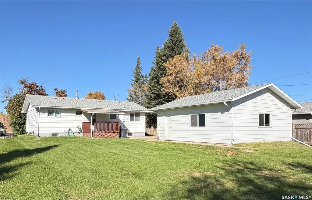 141 Railway Avenue, Norquay