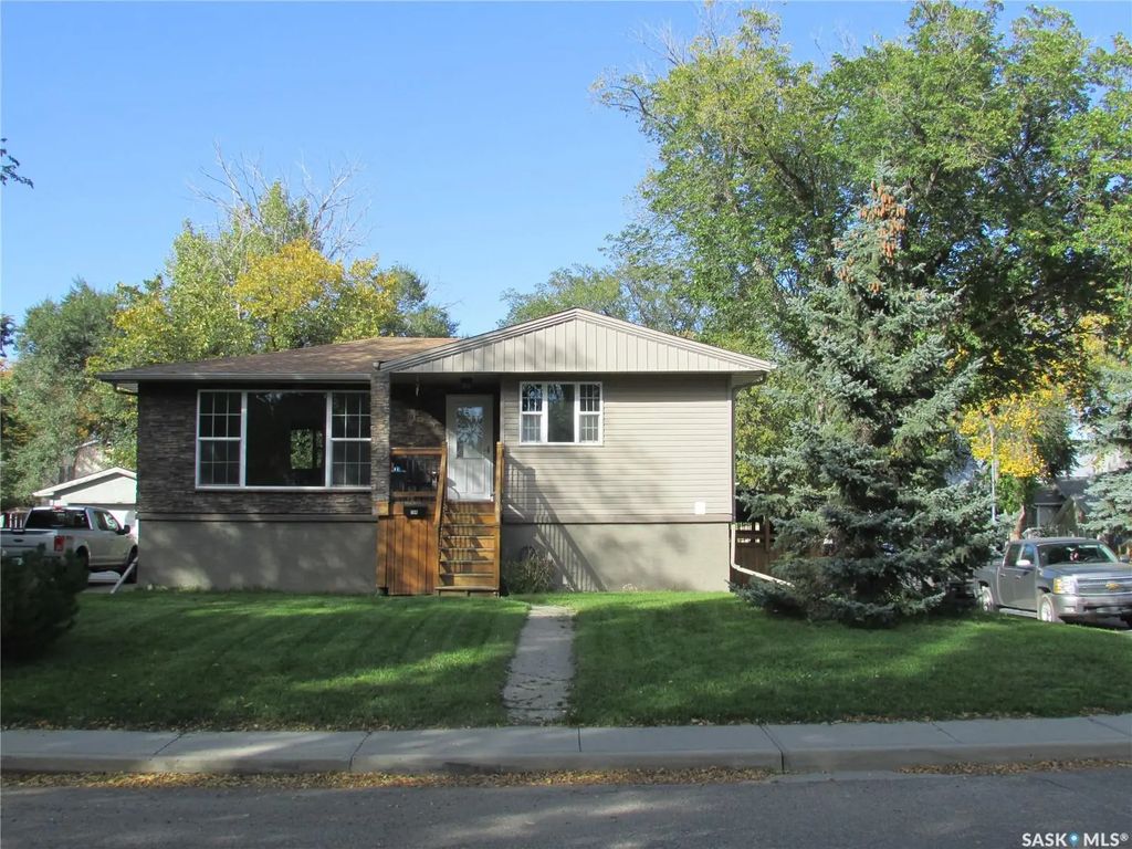204 19th Avenue, Regina