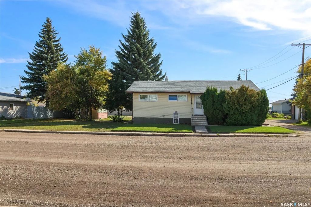 102 4th Avenue E, Blaine Lake