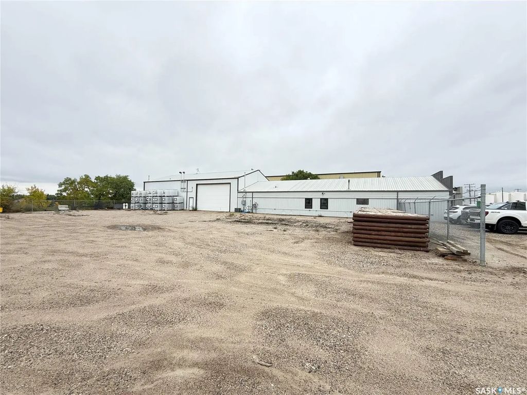 118 & 122 Perkins Street, Estevan