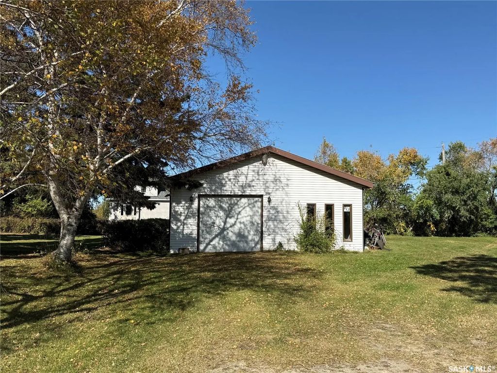 413 1st Avenue S, St. Gregor