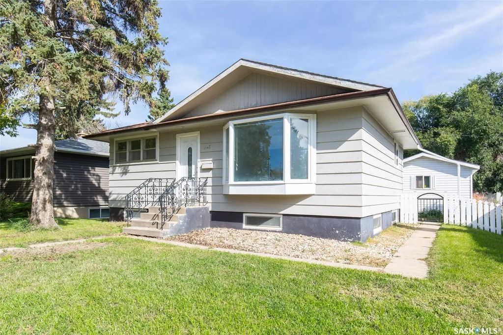1147 Main Street N, Moose Jaw