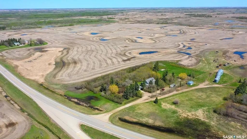 Hawcutt Acreage, Grayson Rm No. 184