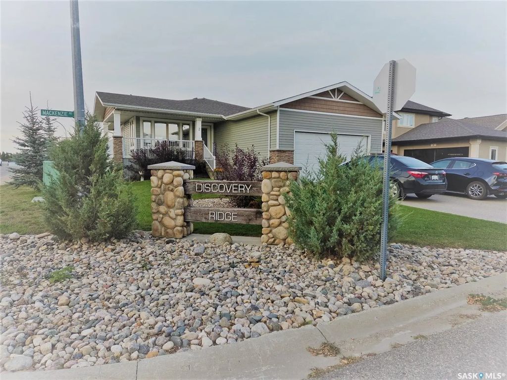 2 Mackenzie Road, Pilot Butte