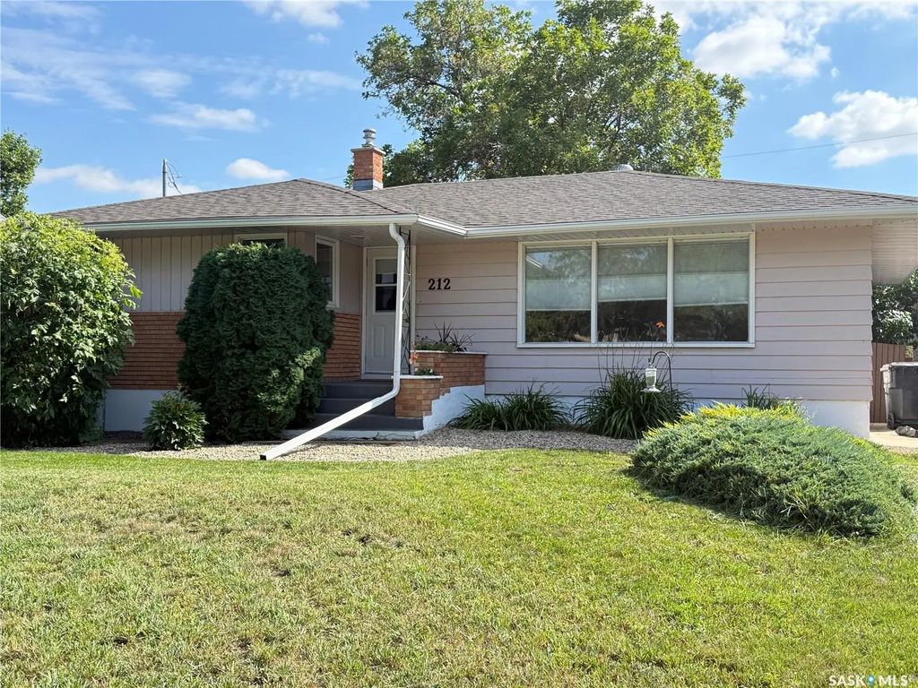 212 Ash Drive, Weyburn