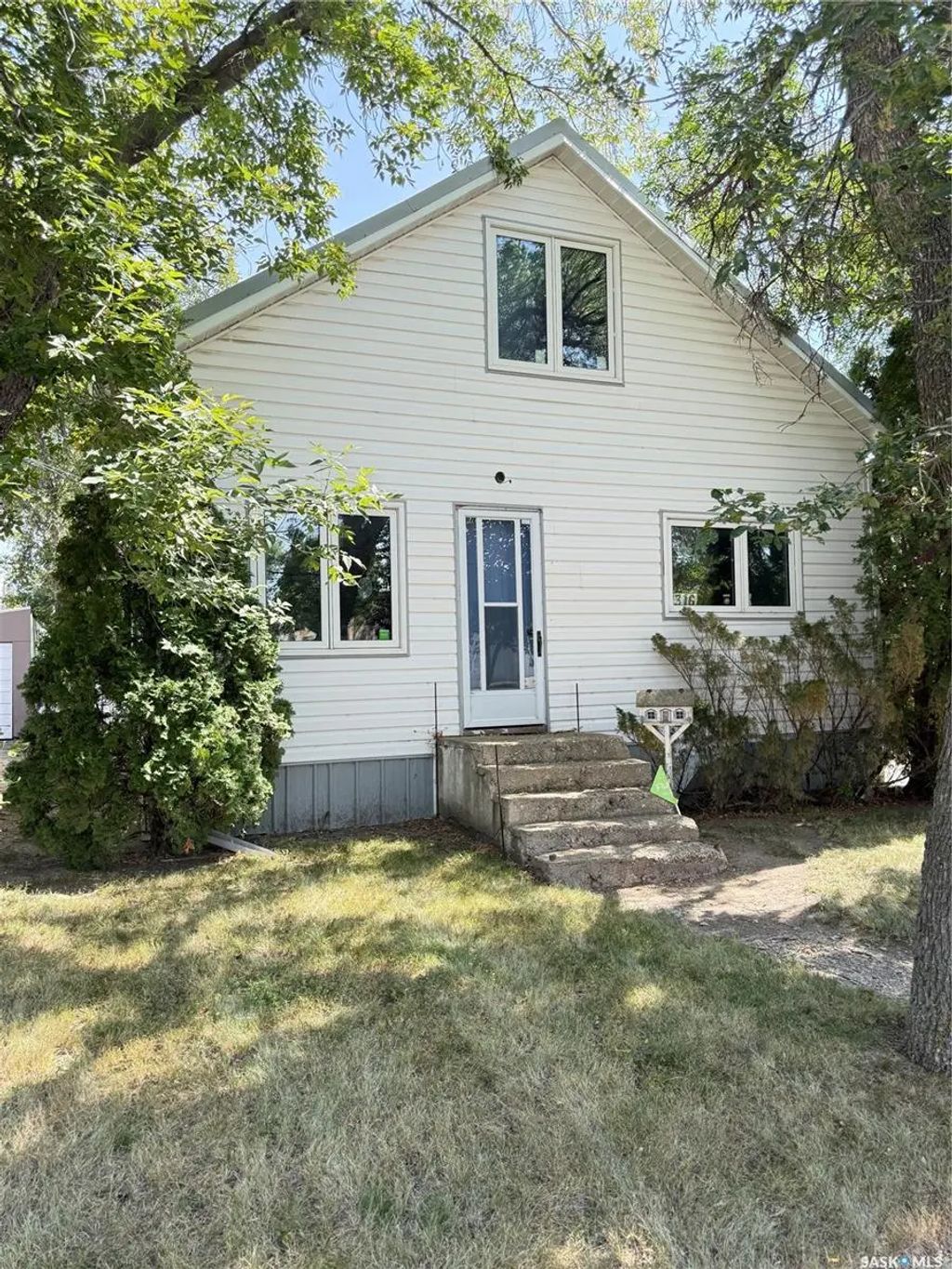 316 4th Street, Weyburn