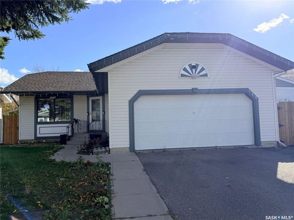 119 Hall Cres, Saskatoon