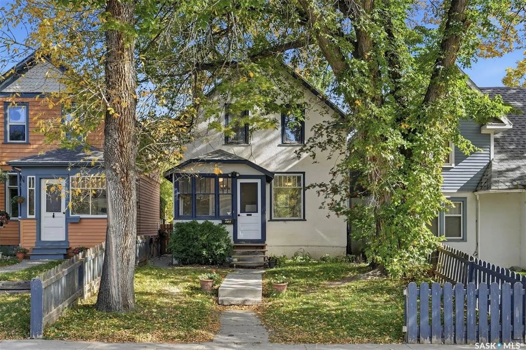 818 B Avenue N, Saskatoon