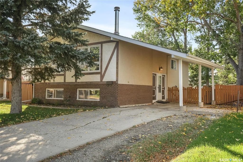 6418 7th Avenue N, Regina