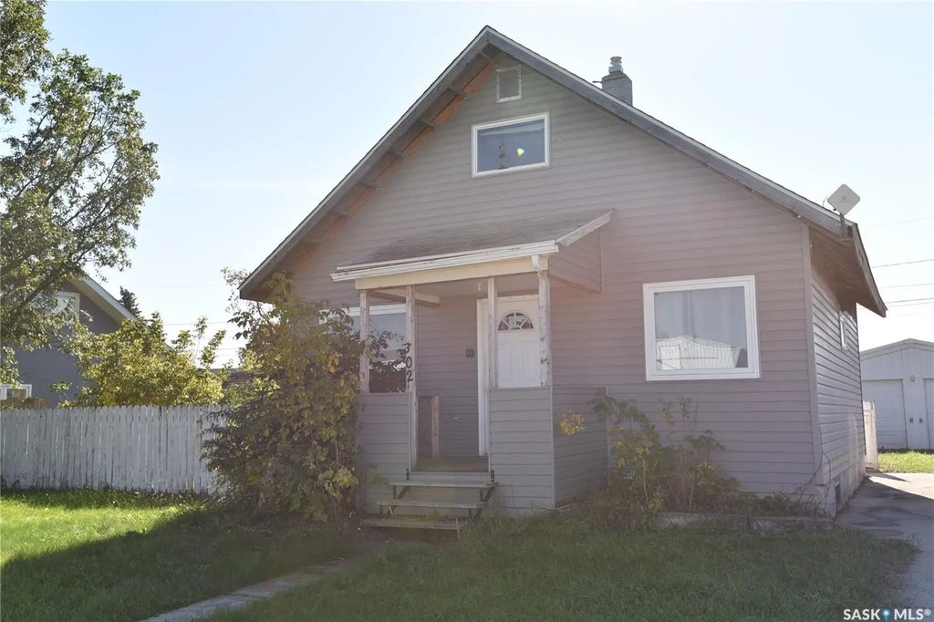 302 Centre Street, Codette