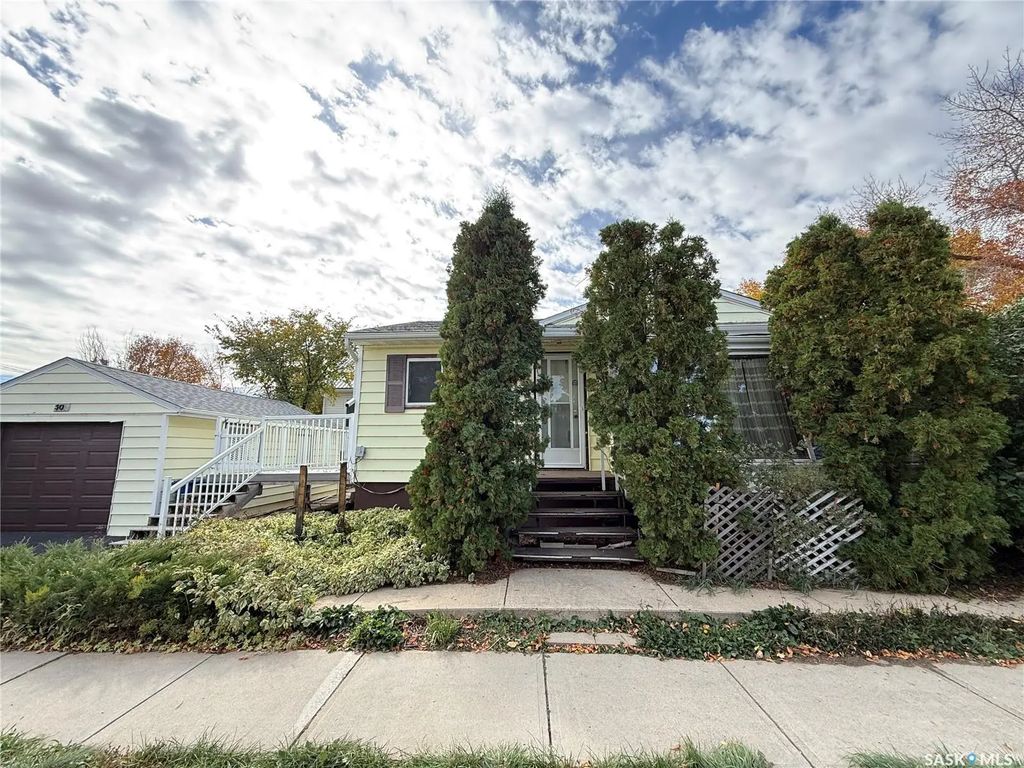 301 5th Avenue W, Kindersley