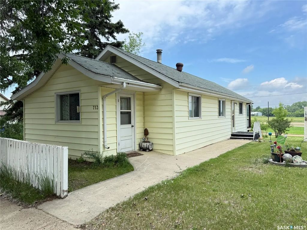 713 Healy Avenue, Radville
