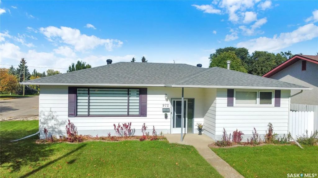 972 Simcoe Street, Moose Jaw
