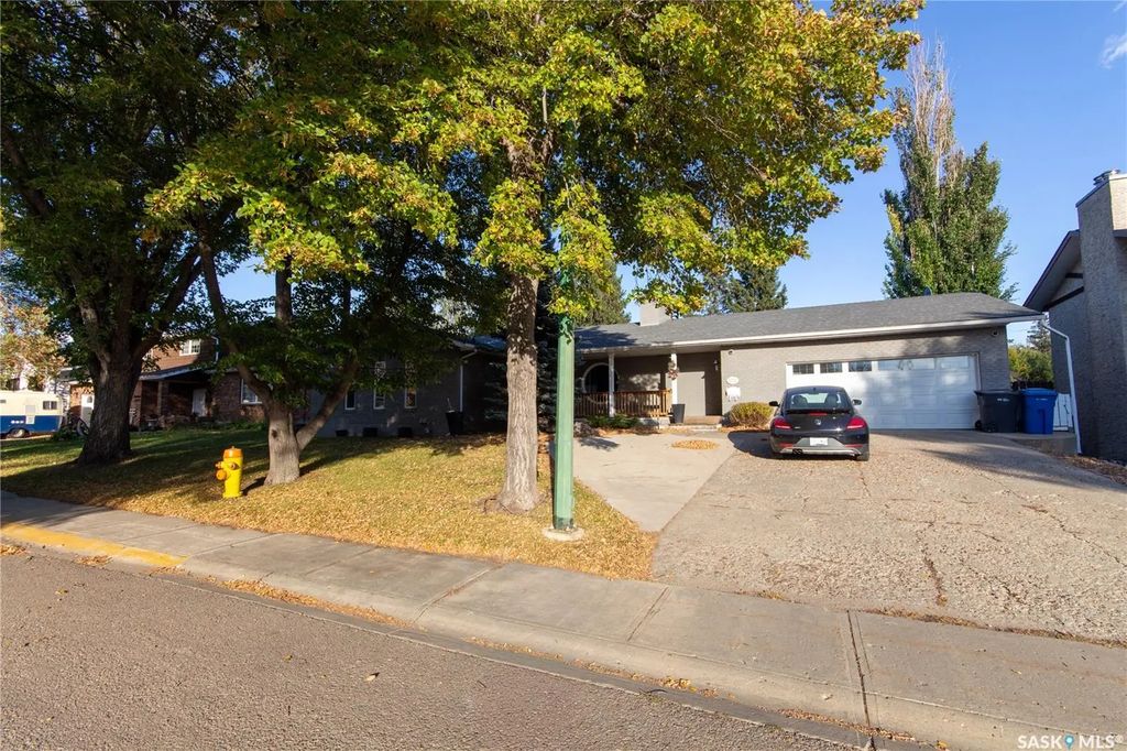 10710 Meighen Cres, North Battleford