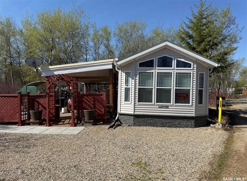14 Regional Park Road, Wakaw Lake