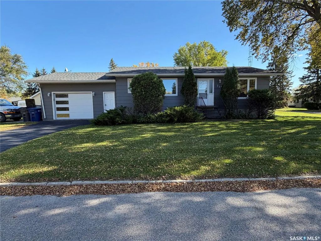 715 Mcnaughton Street, Moosomin