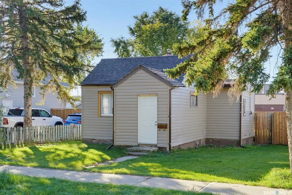 915 23rd Street W, Saskatoon