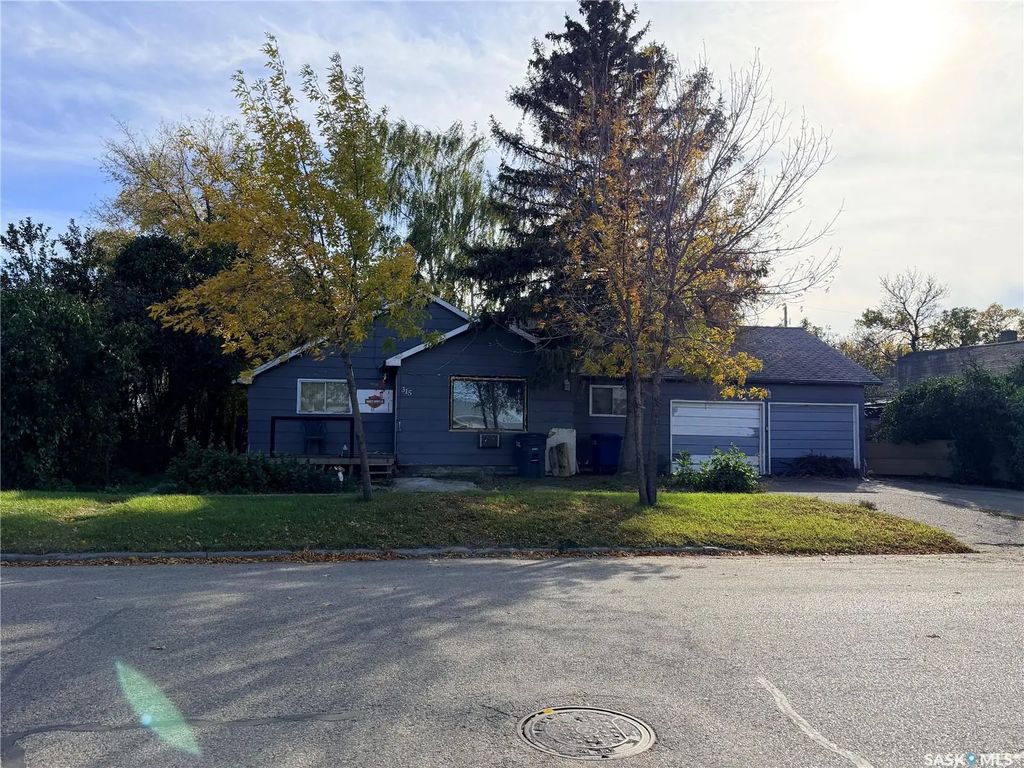 315 3rd Avenue W, Assiniboia