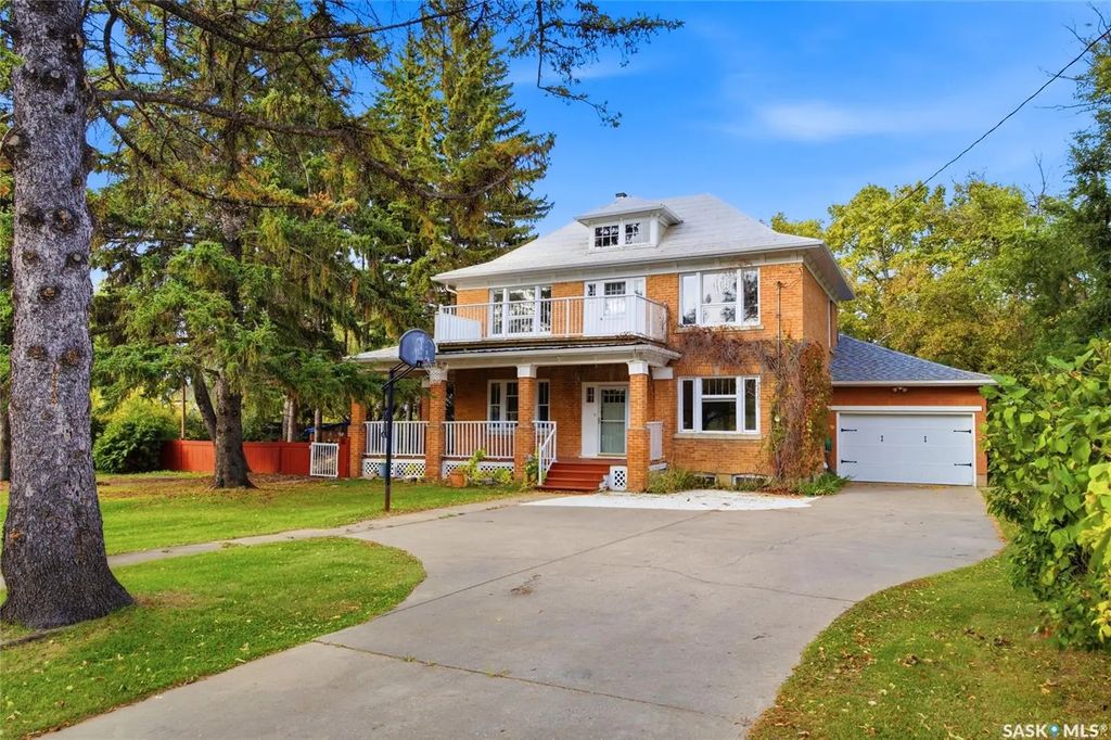 810 4th Avenue, Rosthern