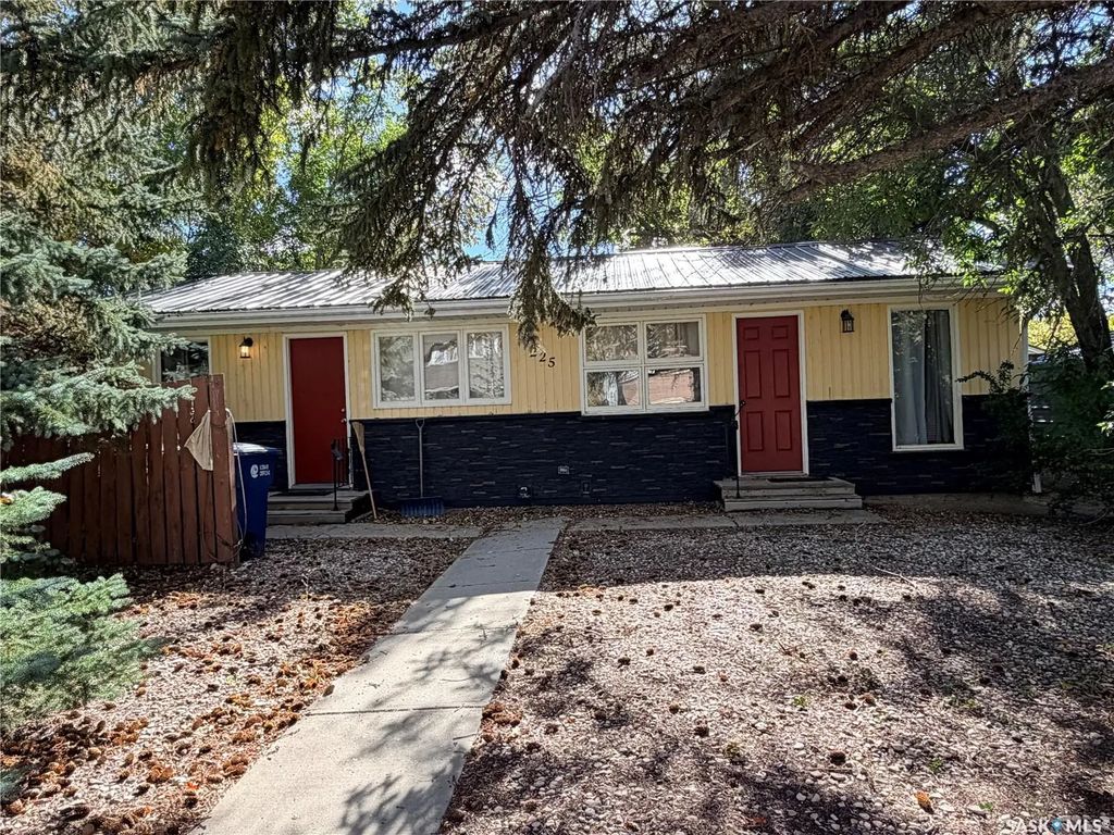 225 5th Avenue W, Assiniboia