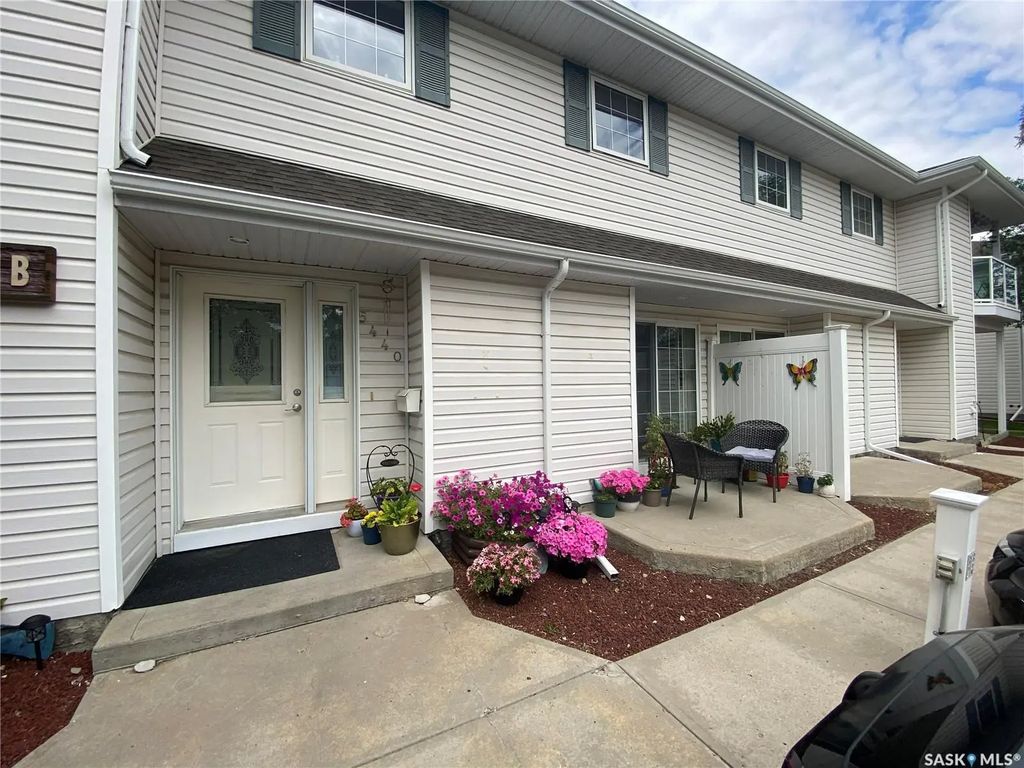 5440 Rochdale Boulevard, Regina