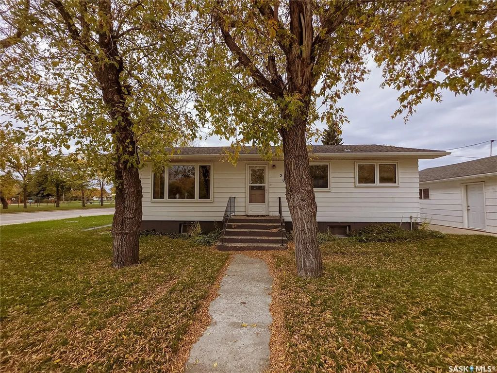 202 7th Avenue W, Melville